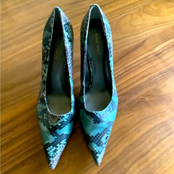 Nine West Blue Reptile Pump - Picture 1 of 4